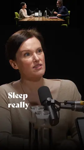 “When you go through deep sleep, that’s when your body is fully still and the brain has a chance to have a little me time.” A clip from my conversation with Dr. Lisa Mosconi, an eminent neuroscientist specializing in women's health. .Episode 819. ✌🏼🌱 - Rich