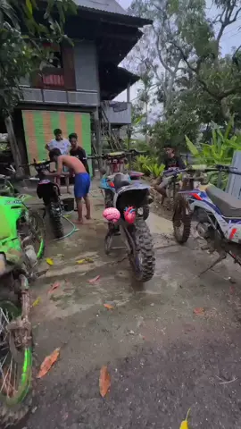 Syukuri apa yang ada😇 @𝙻𝚊𝚛𝚊 𝚑𝚊𝚝𝚒 @🔫  #motorkonten #trabas #ymtgtrail #trabasadventureindonesia #salamsatujalur 