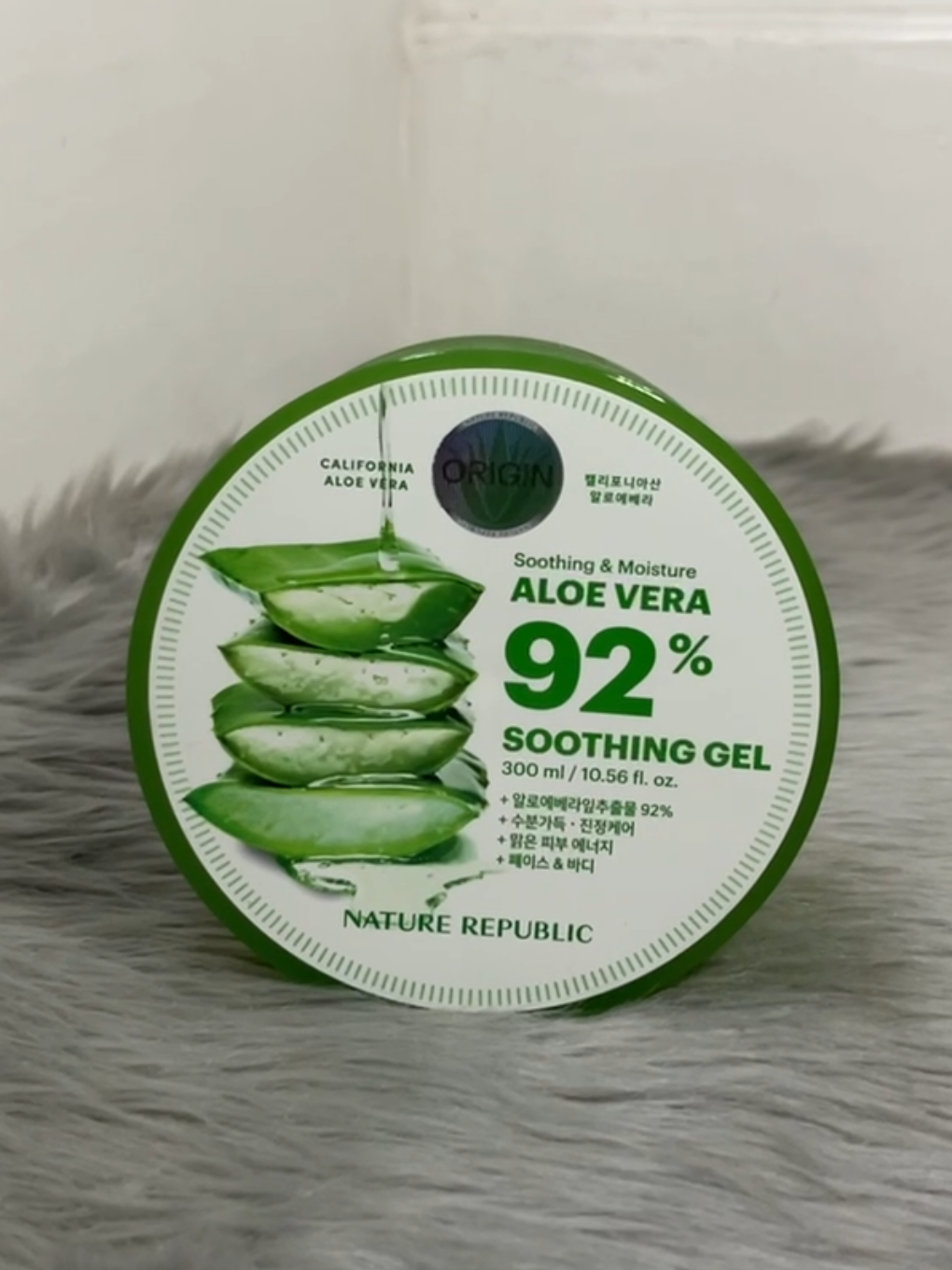 🌿 Hydration in Every Drop! 🌿 Say hello to soft, glowing skin with Nature Republic Soothing Gel—packed with 92% aloe vera to moisturize, soothe, and refresh your skin. Perfect for face, body, and even hair! 💦✨ #SoothingGel #AloeVeraMagic #NatureRepublic #HydrateAndGlow #SkincareEssential 