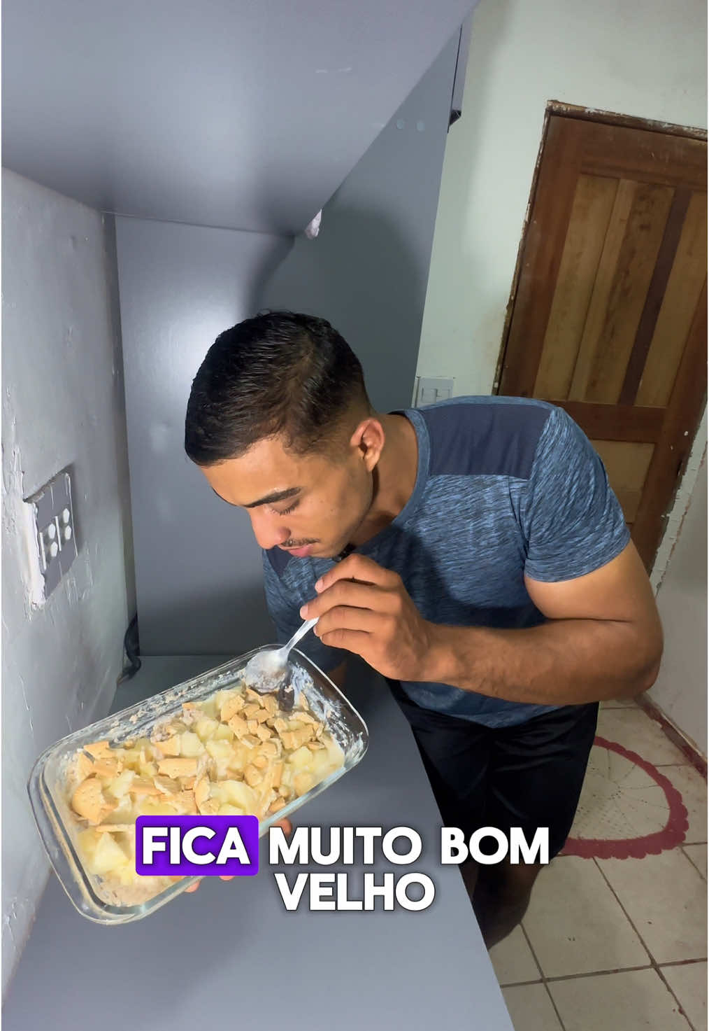 Testando a lendária bacia de aveia gelada do @rodriigopantera 🫡🫡 Se liga no passo a passo e bora crescer! Quem aí também curte uma refeição anabólica dessas? 👇 O que é uma refeição anabólica? Se você busca ganhar massa muscular, refeição anabólica. Uma refeição anabólica normalmente tem: ✅ Proteínas de qualidade  ✅ Carboidratos complexos  ✅ Boas Gorduras O objetivo é fornecer ao corpo tudo o que ele precisa para crescer e se recupera. Quem aí já faz suas refeições?? #RefeiçãoAnabólica #GanhoDeMassa #Hipertrofia #DietaAnabólica #FocoNoShape #AlimentaçãoInteligente #Musculação #AveiaGelada