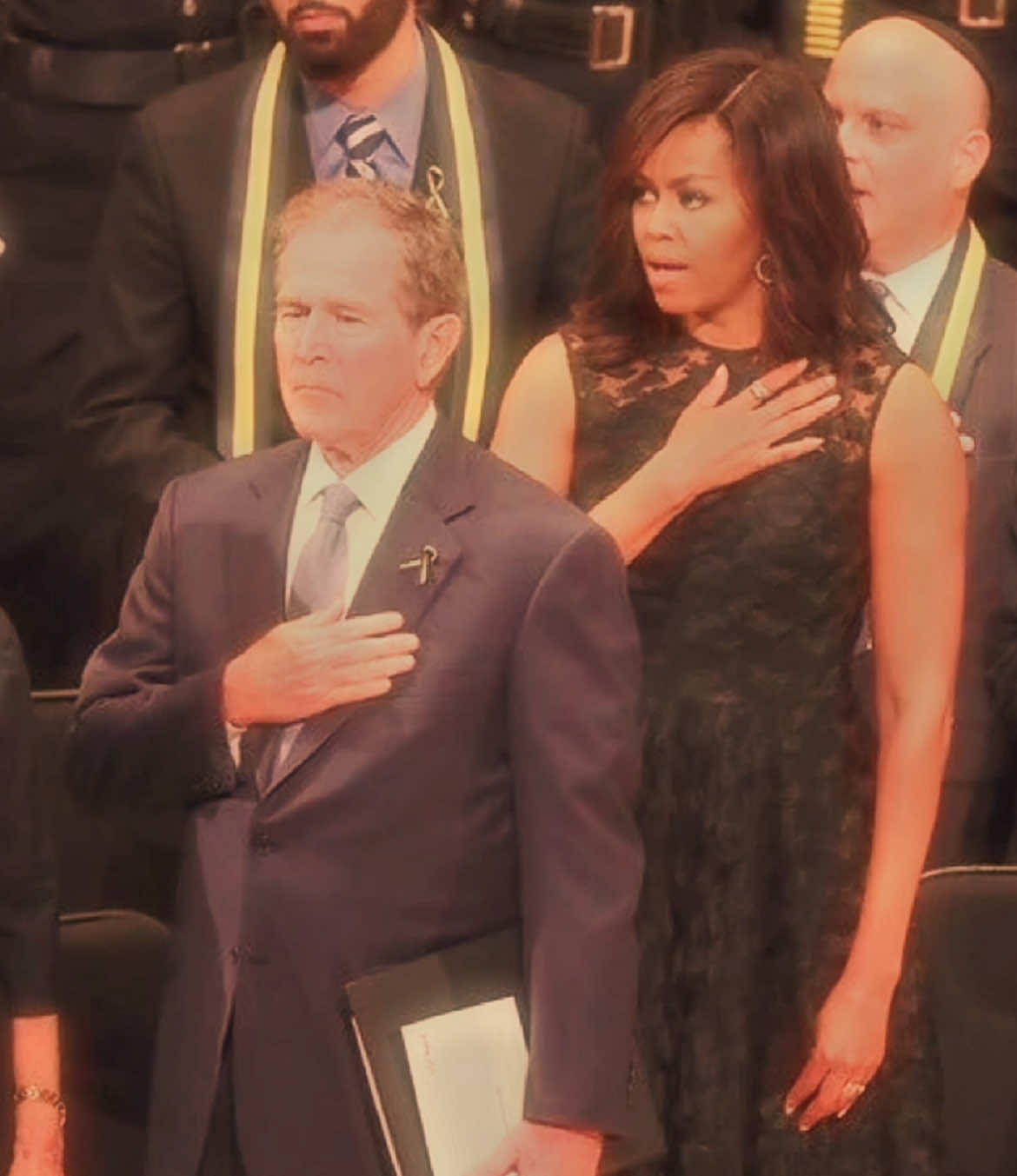Love their friendship sm 😍🥰😊 #georgewbush #michelleobama #potus #politics 