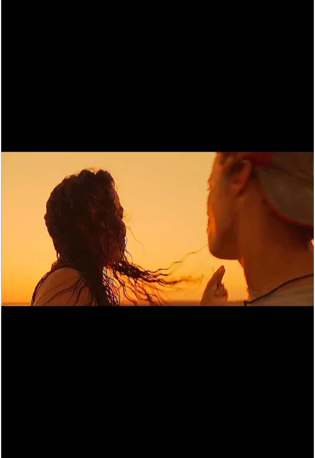 This scene is improvised? 🥺🤍 #outerbanks #outerbanksedit #jj #jjmaybank #kiara #jiara 