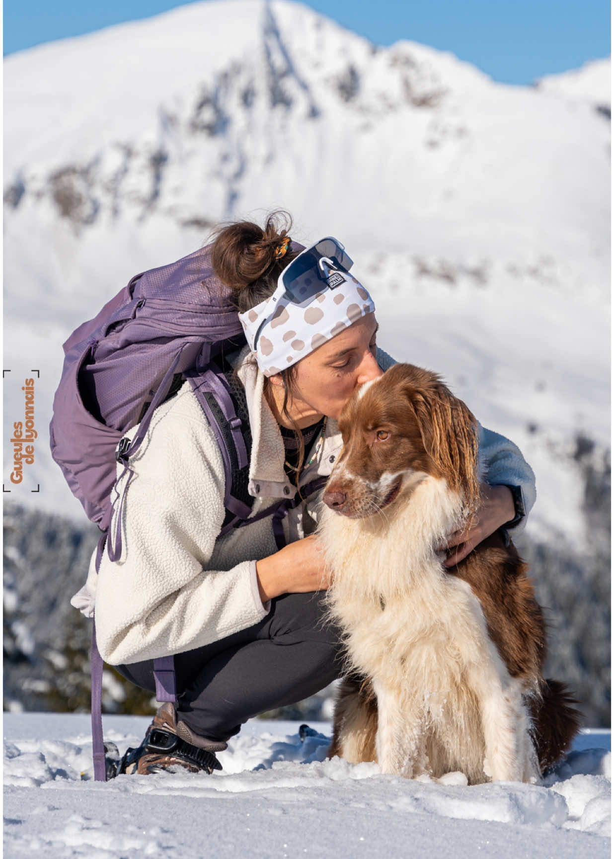 Peppino, 5ans, Berger Australien X Setter Anglais  Un vrai Barou’dog  📍Mont Caly  ❄️ 🐶  🏔️  Histoires de sportifs   🏔️🐶  ❄️ Une collab’ Decathlon Outdog x Gueules de Lyonnais #26 Notre binôme du jour, Alba et Peppino sont passionnés de grands espaces et par la découverte de nouveaux circuits 🐾. En ces journées bien enneigées, quoi de mieux que de s’équiper d’une paire de raquettes pour partir à l’aventure ? 😎 Et vous, c’est plutôt team raquettes ou skis ? 😉 Collaboration commerciale  #dog #gueulesdelyonnais #dogphotography #portrait #chien #aussie #setter #setteranglais #mountain #lesgets #montblanc #montcaly #raquettes 