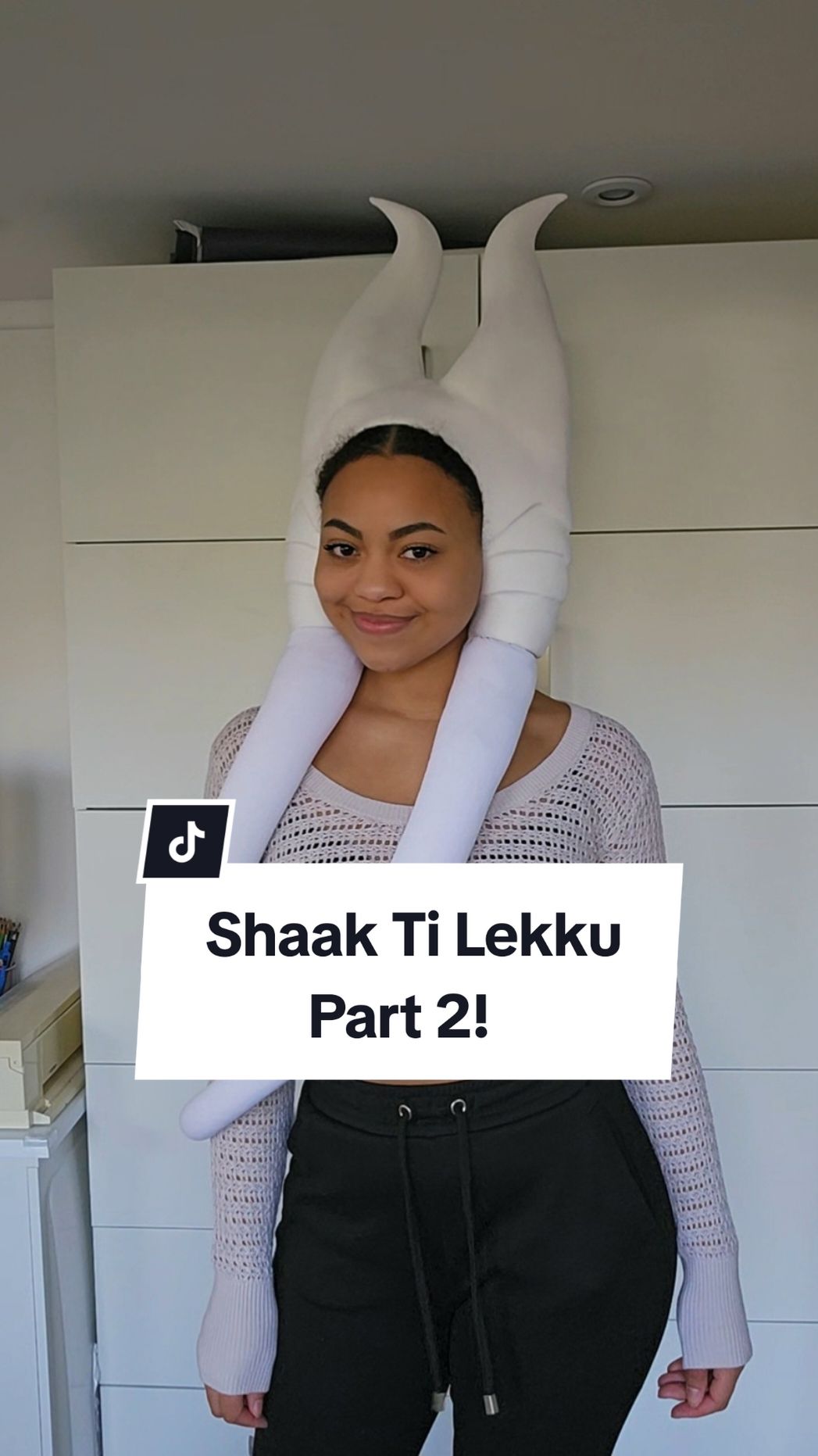 Wow part 2 of my Shaak Ti lekku is finally here! 😅🫣❤️ I used matt spandex here, stuffed with cous cous (for weight!), polystyrene beads and fiberfill. Once everything was glued together, I used foam clay and acrylic sealer's caulk to fill the seams and blend everything. For priming, I used Hexflex and then regular white acrylic over the top 🤍 #shaakti #cosplay #jedi #lekku  #starwarstiktok #starwars  #togruta 
