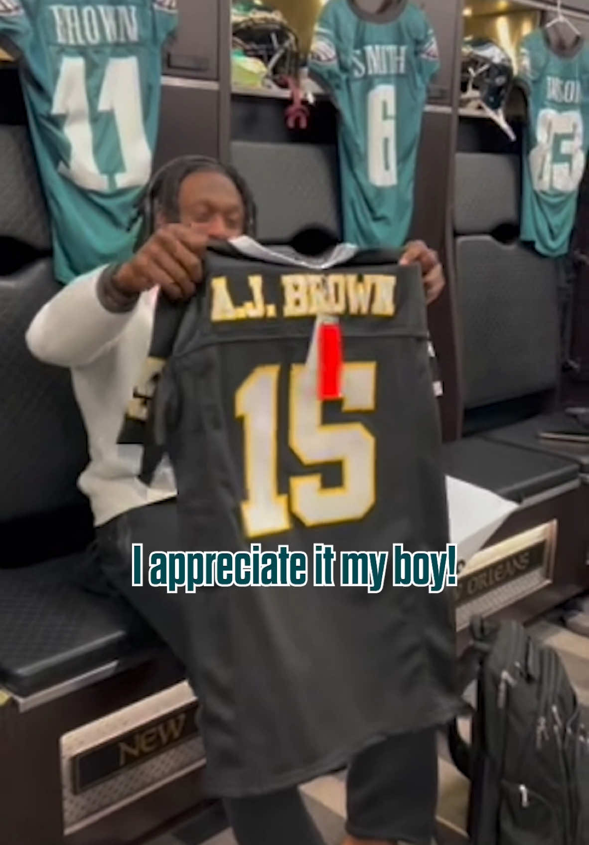 CJ Gardner Johnson had a surprise for his teammates #eagles #nfl #cjgardnerjohnson #SuperBowl #sblix 