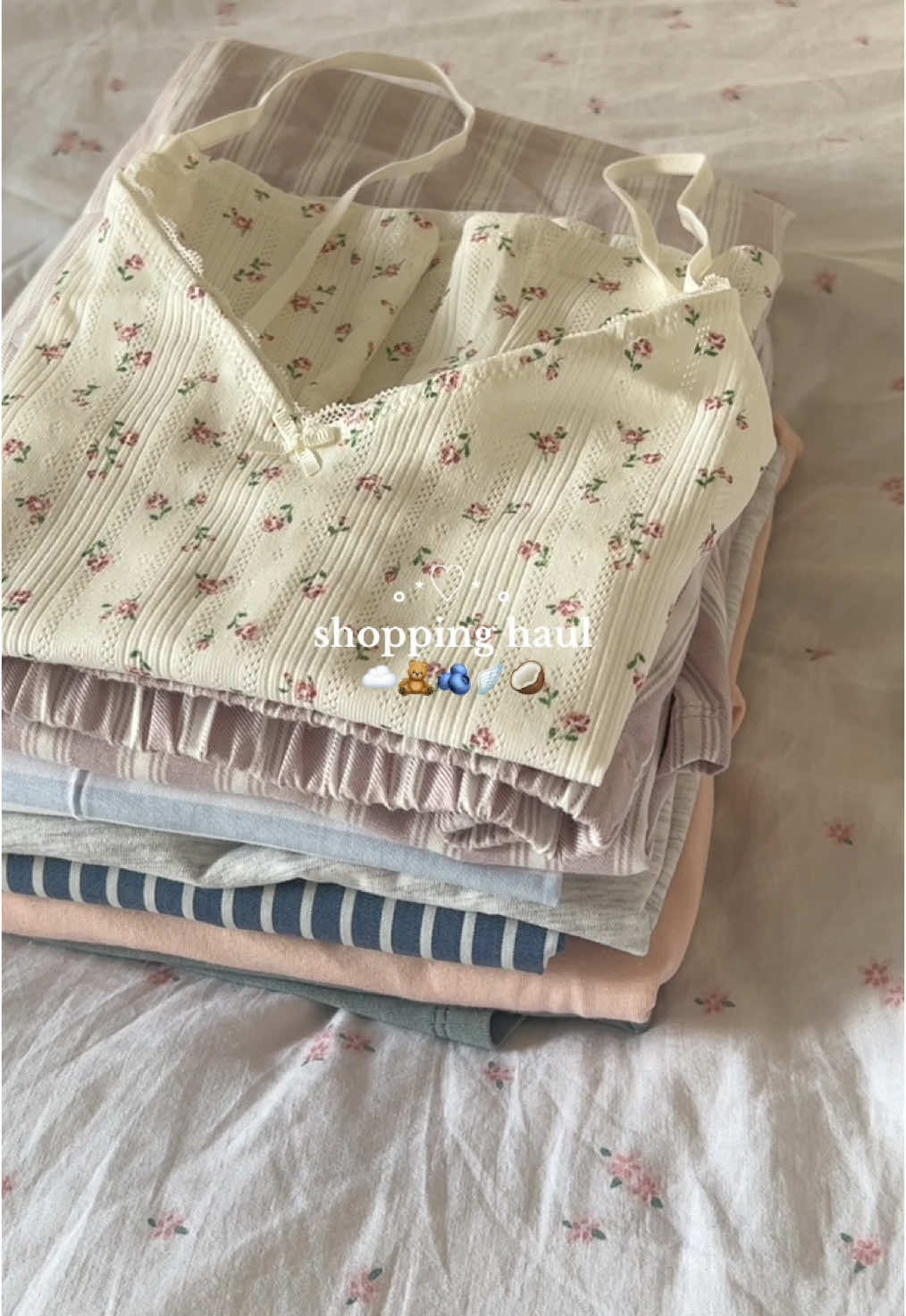quick shopping haul ✧˖°. #shoppinghaul #haul #clothinghaul #hmhaul #cute #aestheticvideos #girl #newclothes #coquette #stockholm #pjs #shabbychic #Summer #spring #fyp #SelfCare #shoppingaddict #trendingvideo #viral @H&M 