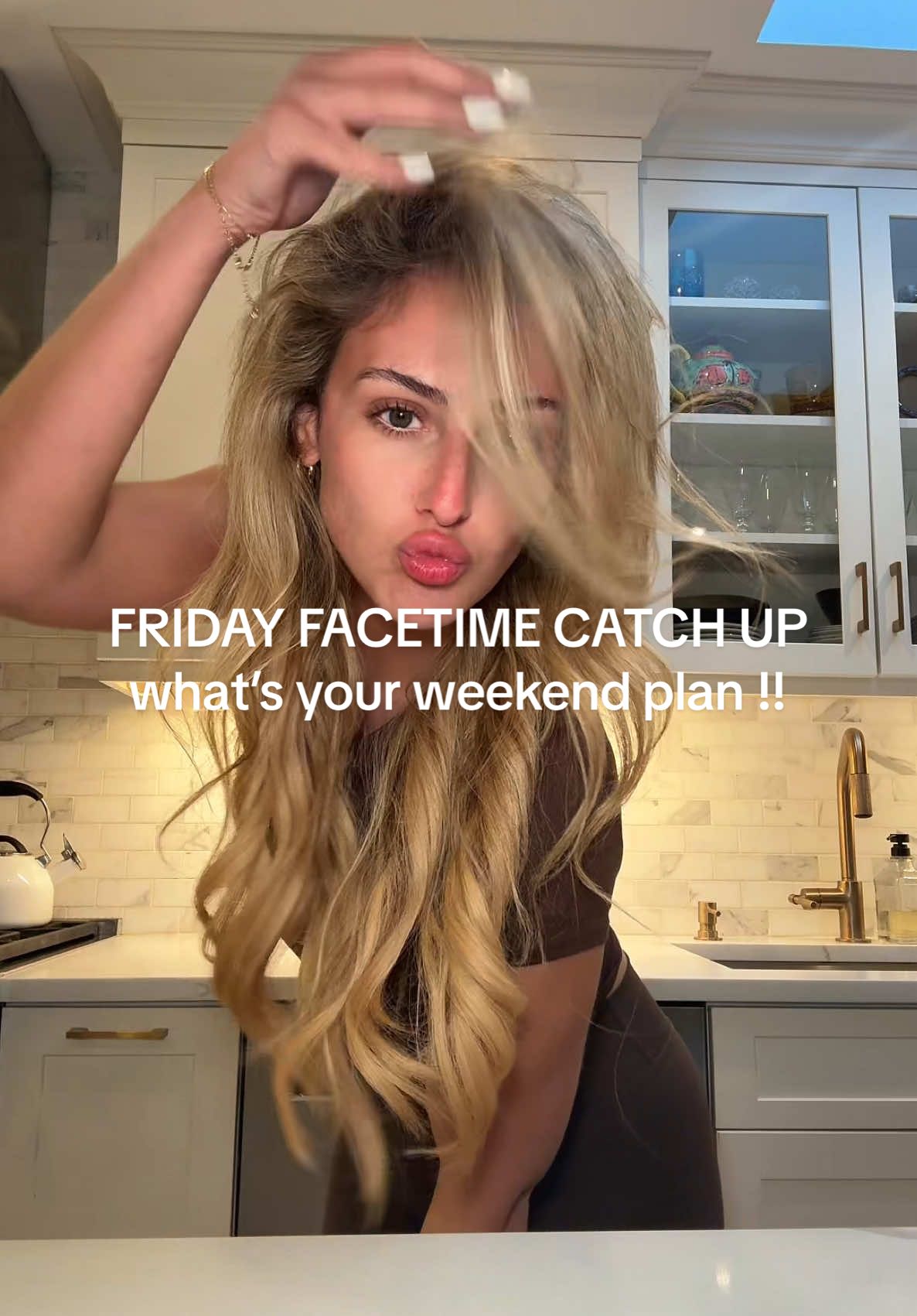 Friday FaceTimes with u guys!!! what’s on your agenda for the weekend?!! let’s hear it 🤩🤍 I will be hibernating hehe #FridayFaceTime #WeekendPlans #HairFirsts #CurledMyHair #WeekendVibes #FridayMood #CheckIn #Let’sChat #SelfCareFriday #WeekendCheck 