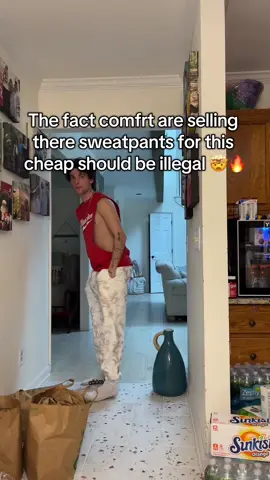 Comfrt gotta be lying. These sweatpants are so cheap…. #comfrt #comfrtclothing #comfrtsweatpants 