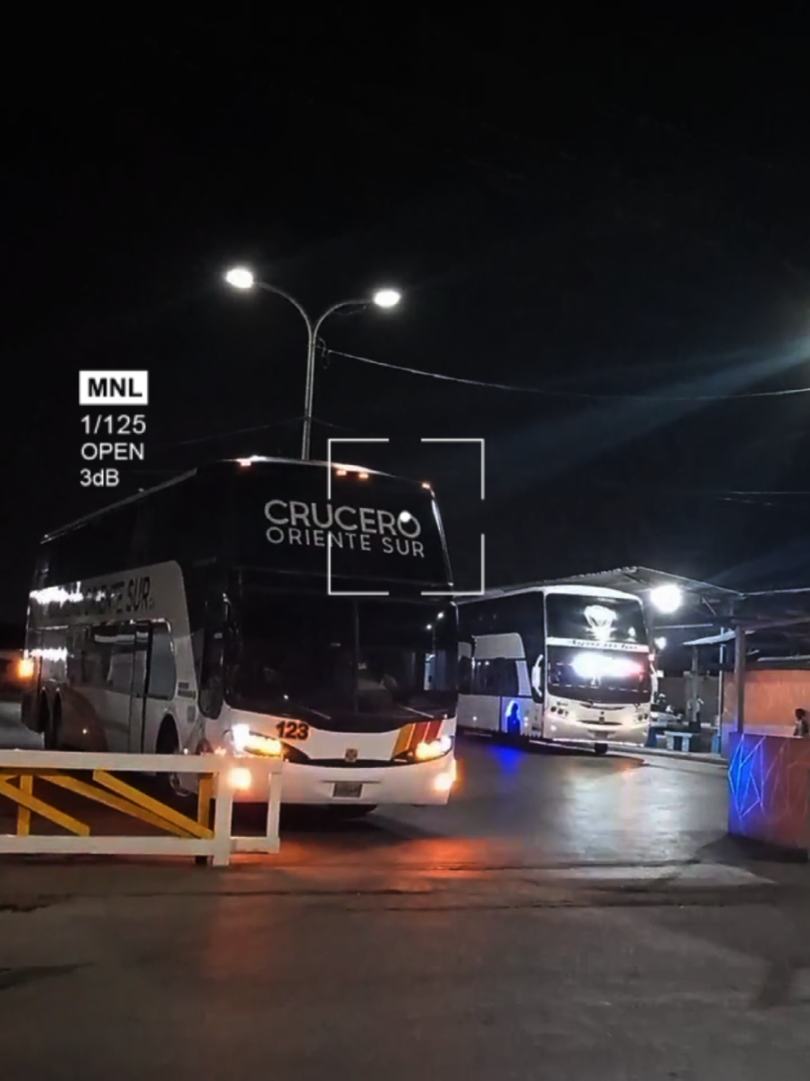 Cruceros x Ayacucho.😎🇻🇪💯 Unidad 123 Cos Unidad 2081 ayacucho Video de cortesia de nuestro colaborador: @César Romero Arismendi😎  #omnibusvenezuela  #crucerosorientesur  @uniondeconductoresayacucho  #parati  #busscar  #mercedes  #scania  #busologos 