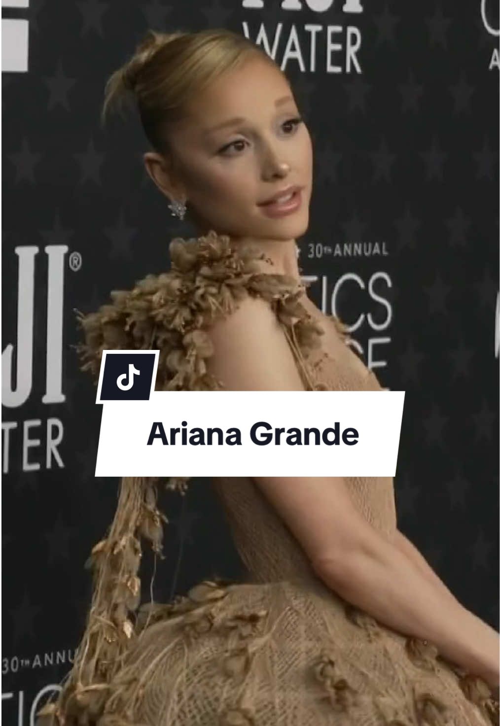 Ariana Grande is golden at the #CriticsChoice Awards. #AwardsSeason