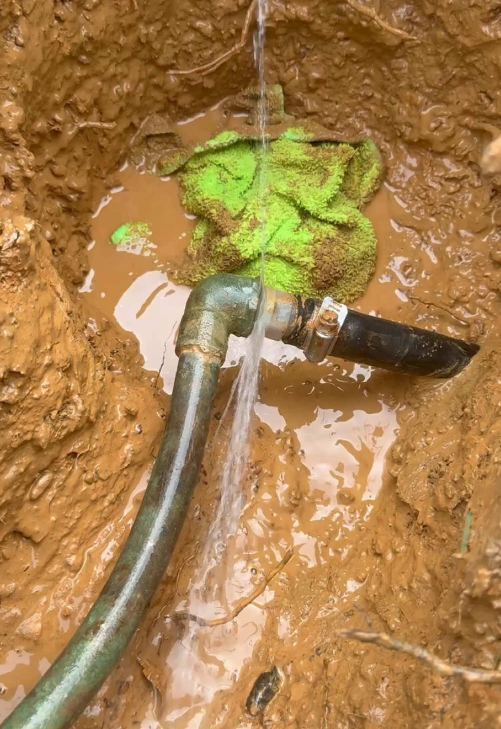 Repairing an Underground Water Leak. #plumbing #plumber #plumbinglife #plumberlife #plumbersoftiktok #leak #water #waterleak #leakrepair #pipeleak #waterline #underground #plumbingrepair #plumbingtok #DIY #fyp #foryou #serviceplumber #theconservativeplumber 