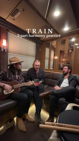 a little bus session #onthebackofmydreamstour #train 