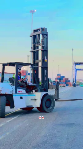 disana mogok sini dok saja😂 harini baru start jalan balik😂#drivermuda #budakport #budakdepot #pejuangmencarinafkah #fatabiqul_khairat #forkliftoperator #rezekianaksoleh 
