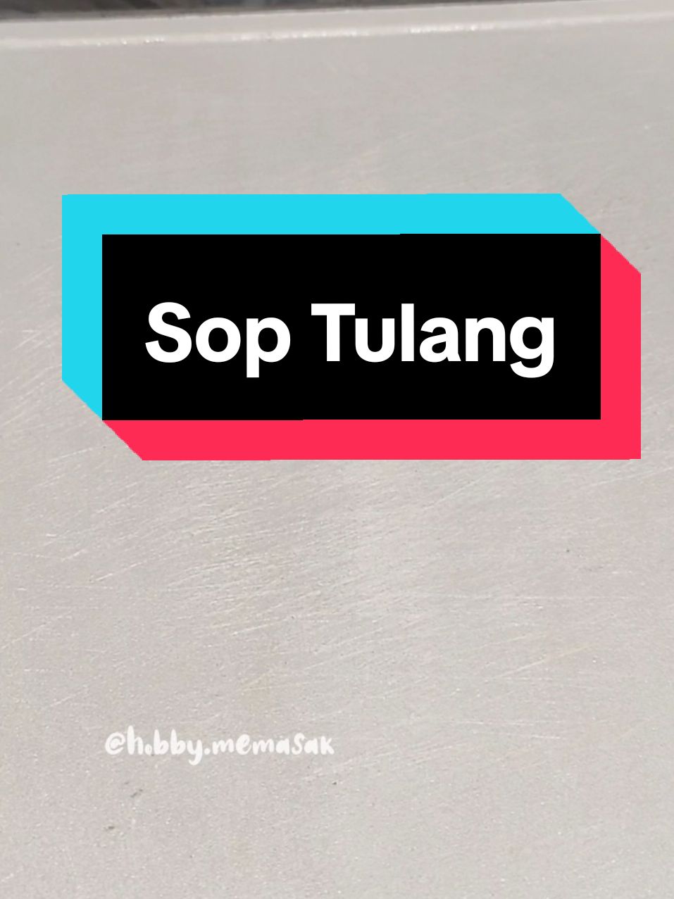 sop tulang sapi Bumbu: merica pala kunyit jahe bawang merah  bawang putih empat sekawan daun jeruk garam kaldu bubuk sapi.  rebus tulang selama 15 menit lalu cuci bersih. lanjut masak dg presto 30 menit. lanjut masak dg kentang dan wortel sampe empuk.  selamat mencoba  #resepsimple  #fyp  #fyppppppppppppppppppppppp  #janganlupabahagia  #janganlupabersyukur 