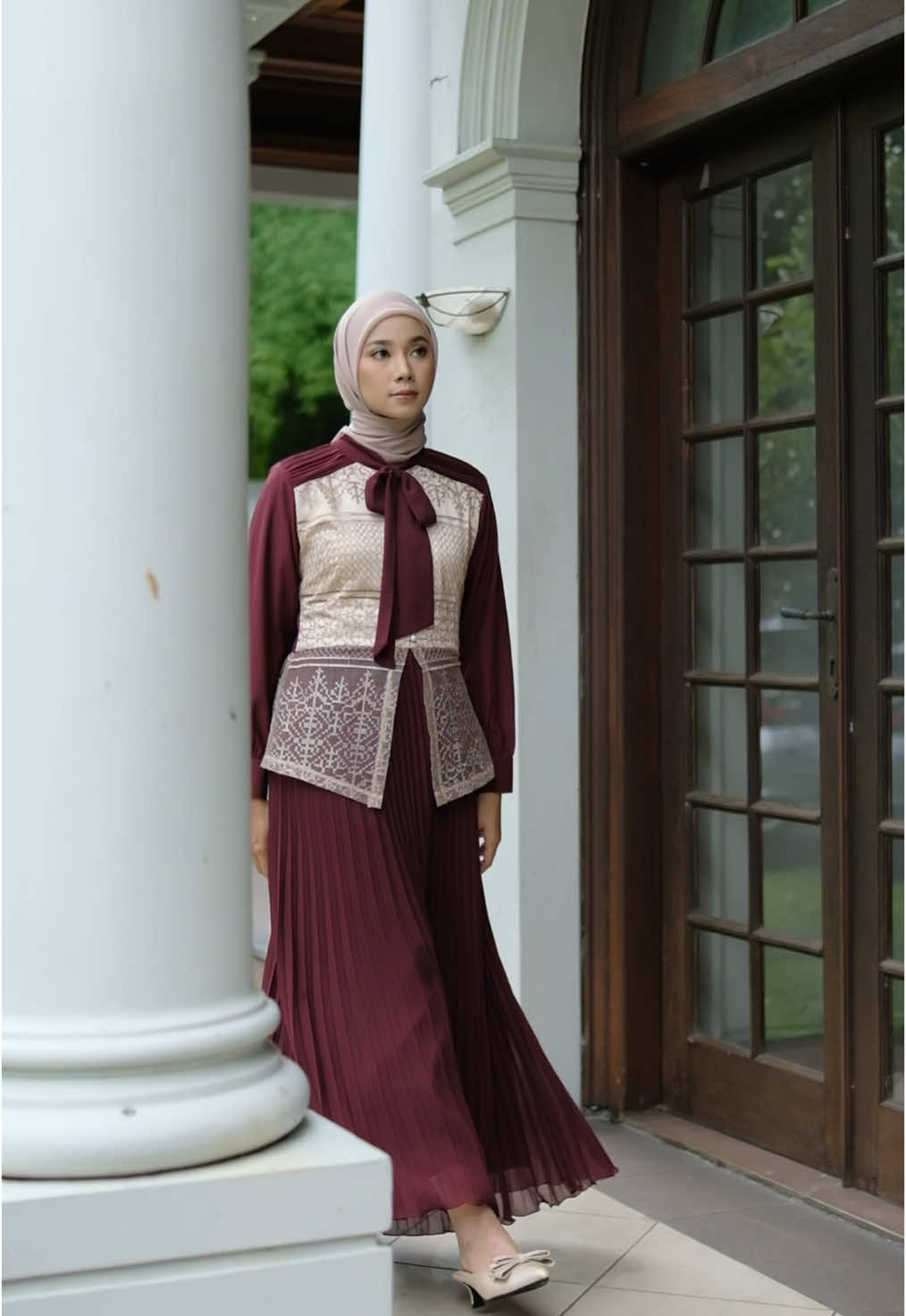 Eid Mubarak in dark maroon color♥️ Siap menemani langkahmu dengan anggun✨ #gamislebaran #eidmubarak #gamiskekinian #fashionmuslim #ootdhijab #DressKondanganHijab #JelajahRamadan 