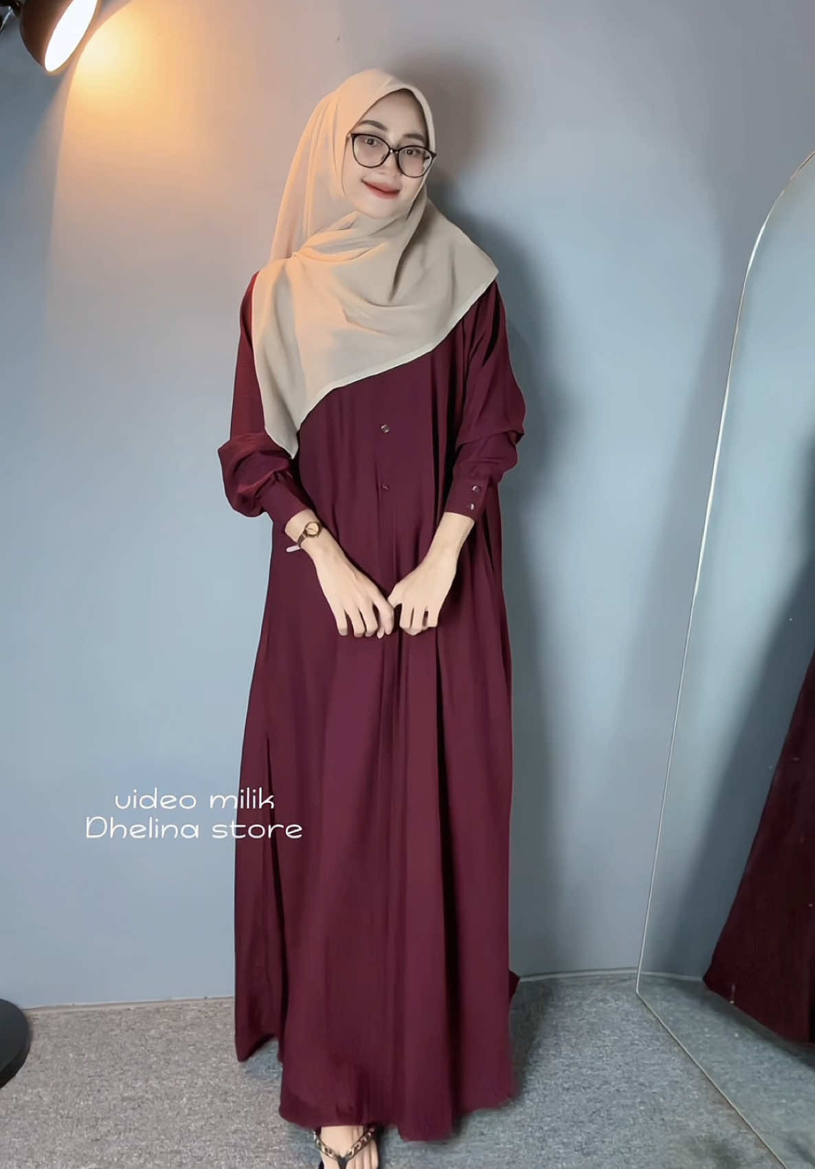 Gamis burgundy simple cantik elegan😍belakangnya rempel bund cuakep😭😭 #fyp #gamis #gamiskekinian #gamisburgundy #gamislebaran #gamissimple #outfitideas 