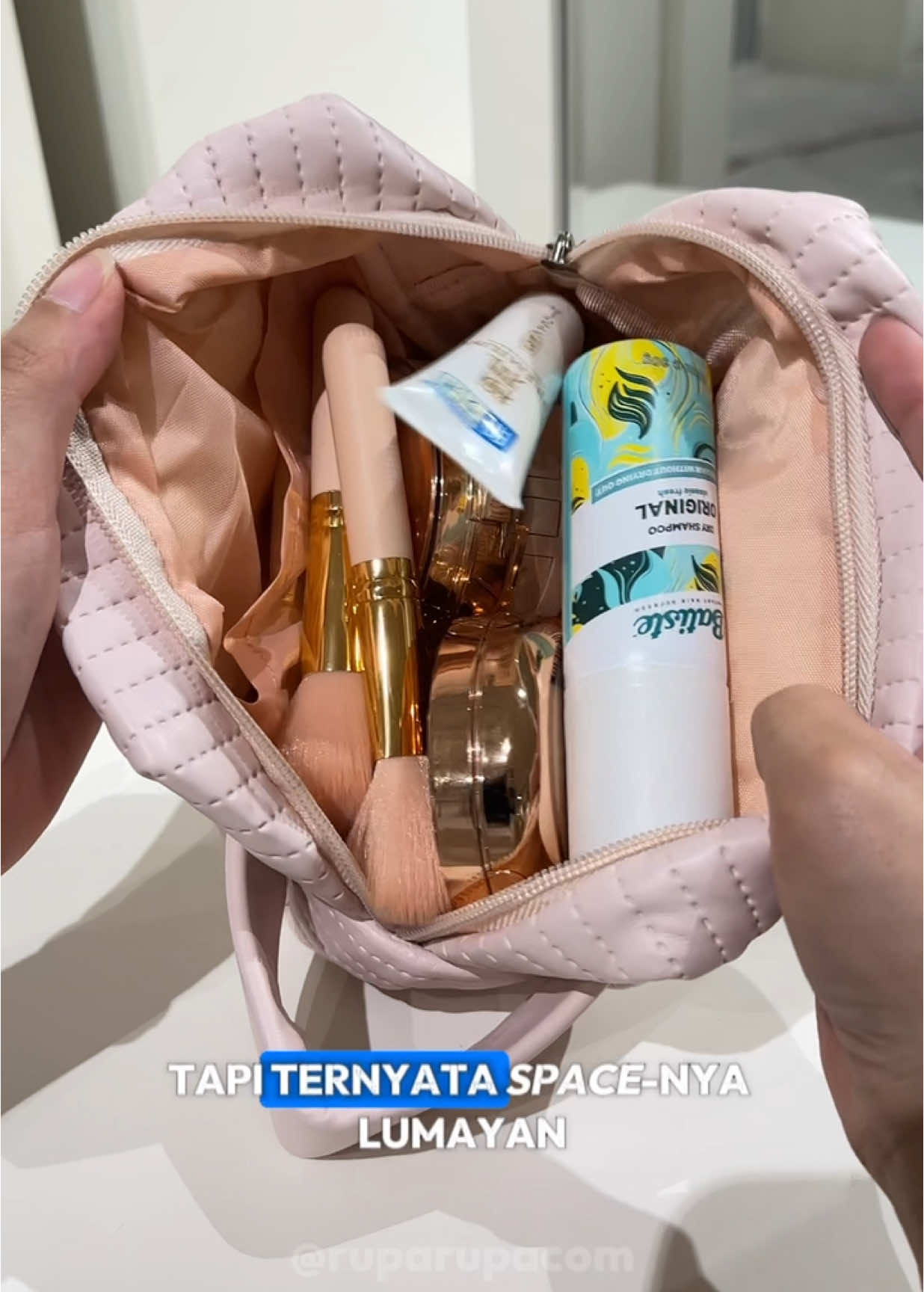 Pouch kecil ini bisa muat make up sebanyak ini?😲 Langsung aja check out di 10577872🧡💙 #ruparupa #ruparupacom #BikinBeres #PouchMakeup #TempatMakeup #pouchbag #PouchMakeupLucu #BeliPouchMakeUp #fyp #foryou  