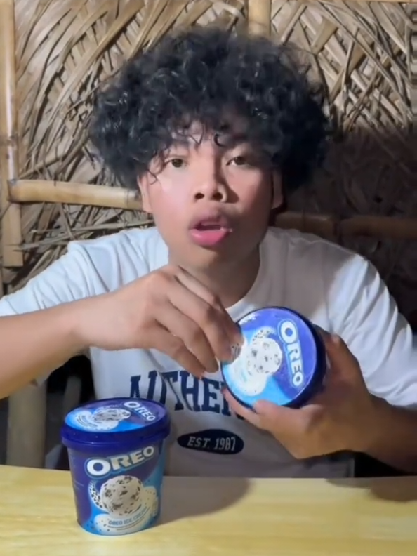 Ngayun ko lang nalaman na may freebies pala sa ilalim ng Oreo Ice cream tub 😝#oreo #icecream 