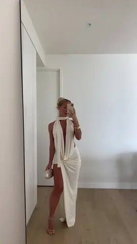 gagged over this dress 