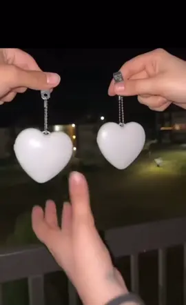 Olha o que eu achei !!! Chaveiro LED de Coração 🤍 Nossa, melhor compra!!! Eu amei e ajuda bastante para achar coisas na bolsa. LINK: s.shopee.com.br/5fZkOskgUf #viralvideos #utilidades #achei #acheinashopee 