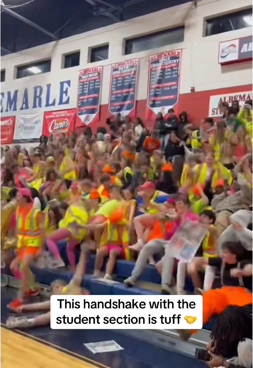 🔥🔥🔥 (via @3) #studentsection #handshake #hoops #highschool #basketball 