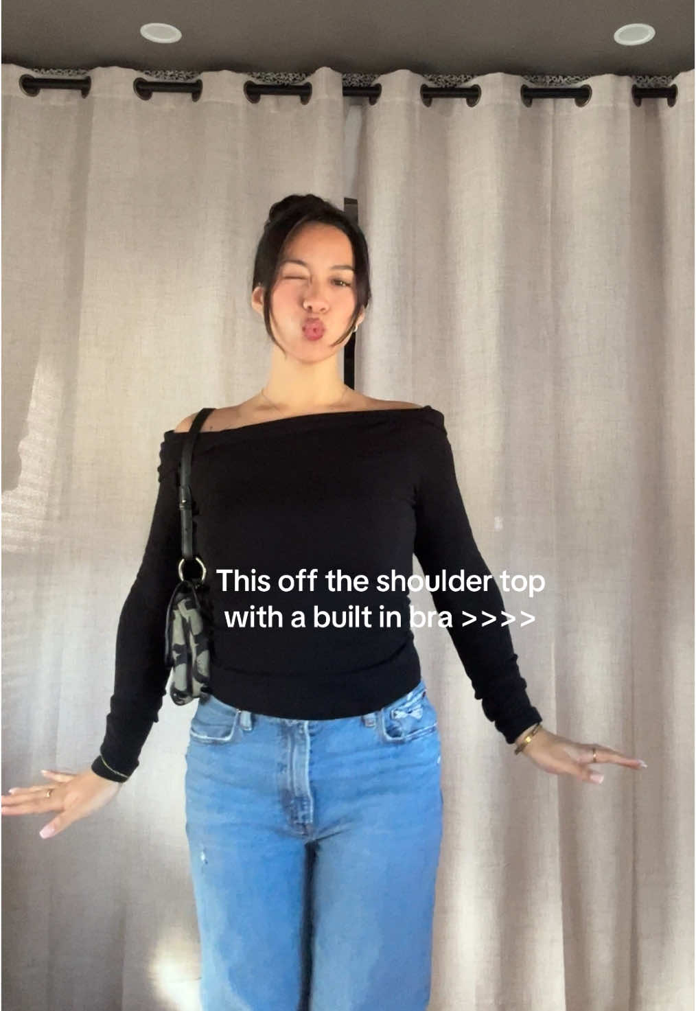 #offtheshouldertop #basicshirts #offtheshoulder #capsulewardrobe 