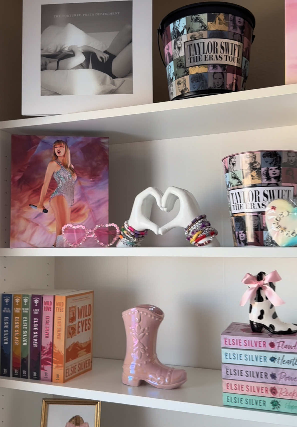 finally have my shelves done 💫☁️💞🩷🌷🍒🎀 #BookTok #booktokfyp #fyp #bookshelf #bookshelftour #bookish #books #booktoker 