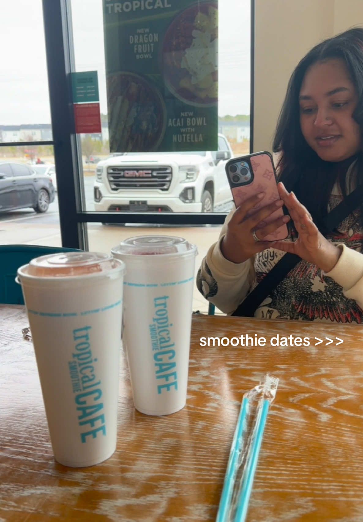 much needed smoothie date 🩷 @Amaya Holmes #Vlog #date #dayinthelife #frienddate #comewithme #tropicalsmoothie @Tropical Smoothie 