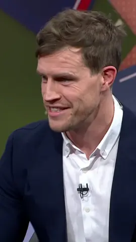 Calvin Nash comes into the Ireland team tomorrow to replace Mack Hansen. Andrew Trimble explains the differences between Nash and Hansen while Rob Kearney says the change means Hugo Keenan & Robbie Henshaw will need to add more to the attack. #SCOvIRE #GuinnessM6N #SixNationsRugby