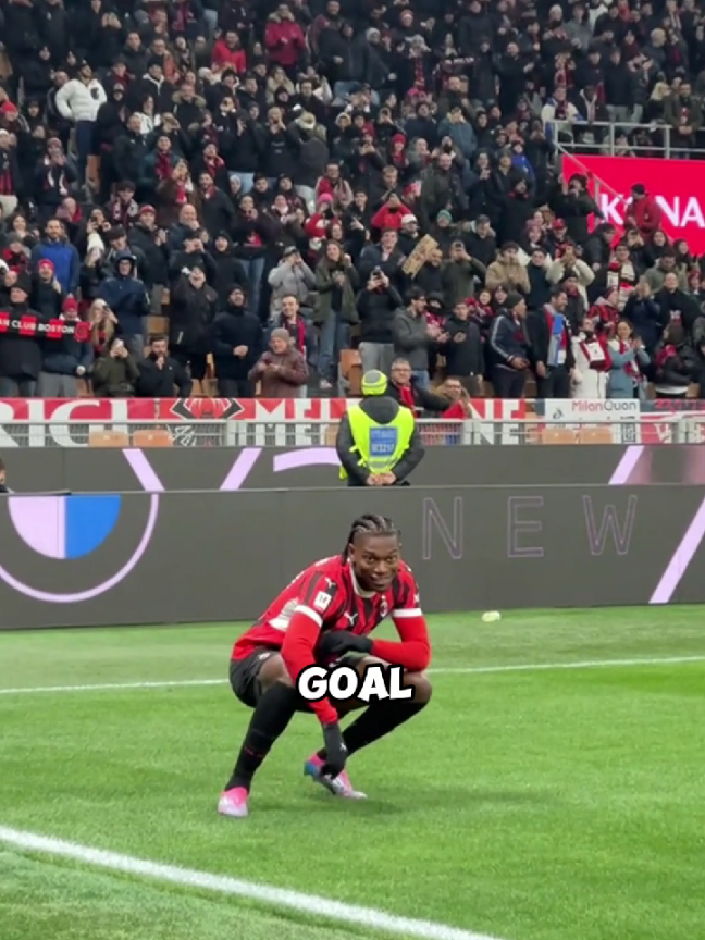 He is the Only Footballer in the World who asks the photographer to take good photos when he scores a goal #rafael #rafaelleao #footballer #celebrity #footballers #foryou #fyp #unitedstate #viralditiktok 