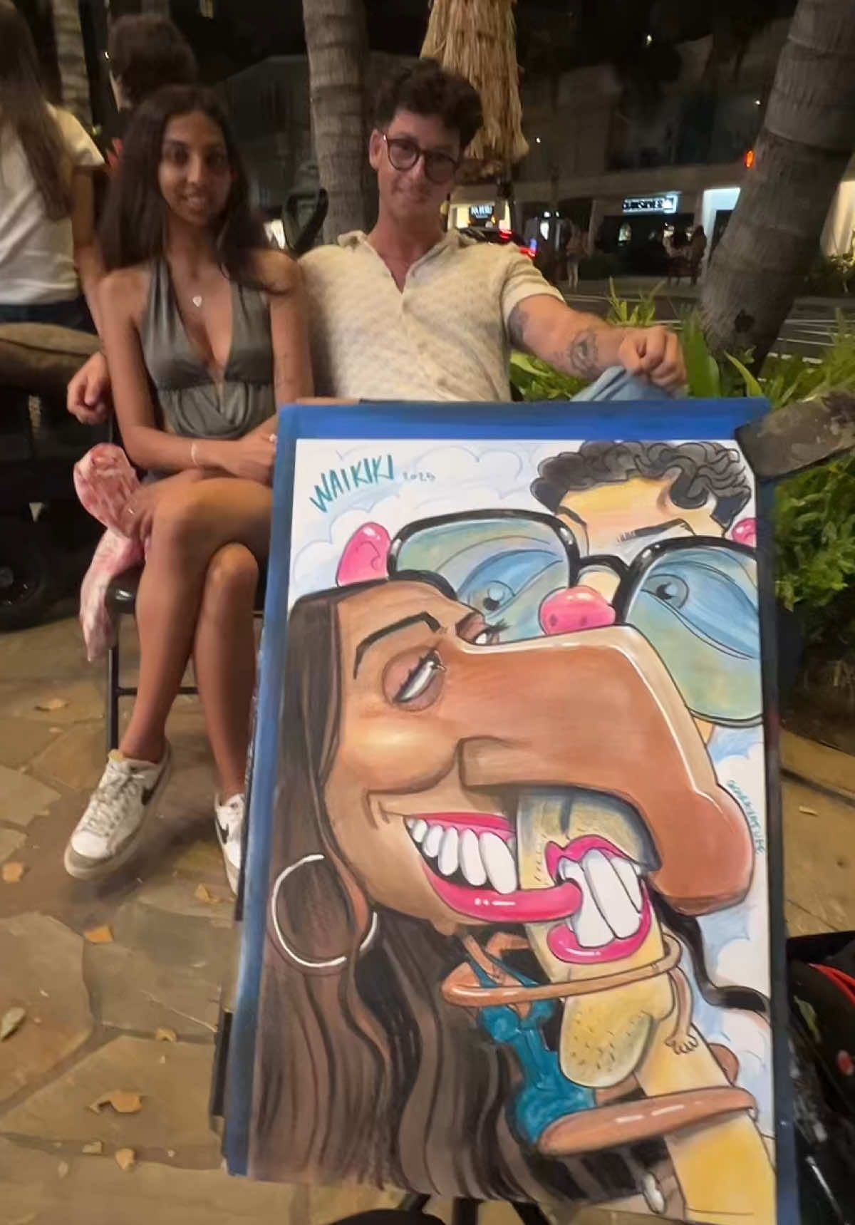 Cali couple I drew last night 😎🤩😍🌹🌸🪷💐🤪🌺 #livedrawing #caricature #waikiki #reaction #fyp #funny #art 