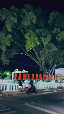 Rindu boleh balikan jangan #fyp #moost? #4upage #lewatberanda #pameungpeuk #alunalun #garut #sadstory #vibess #malam @AldiPurnama 