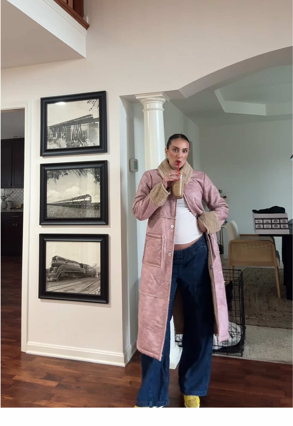 A pop of pink in February 🎀 #maternityfashion #maternitystyle #bumpstyle #pregnantoutfits #pregnancystyle #pregnancyfashion #thirdtrimester