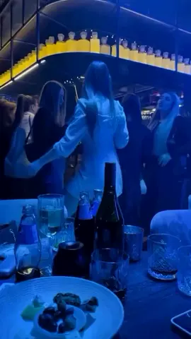 😍Ella está en el Antro en Boliche en la Disco 🔊🎶💃🎶🥂🍷🍻 #SABADO #vamosdejoda #mujerhermosa #hoyesviernesyelcuerpolosabe 