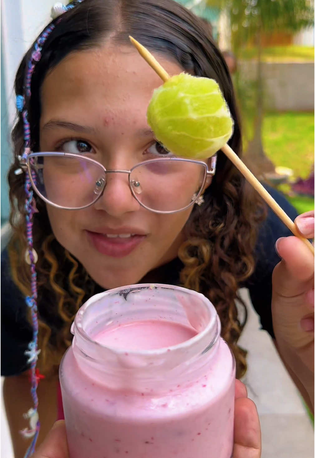 Sacaneou o yogurte 🍦🤪  . . . . . . . #shortsvideo #rel #viralvideos #fyp #funny #familia #brincadeiras #diversaotiktok #comedia #video #risadas #engracados #filhas #frutas #doces #sorvete 