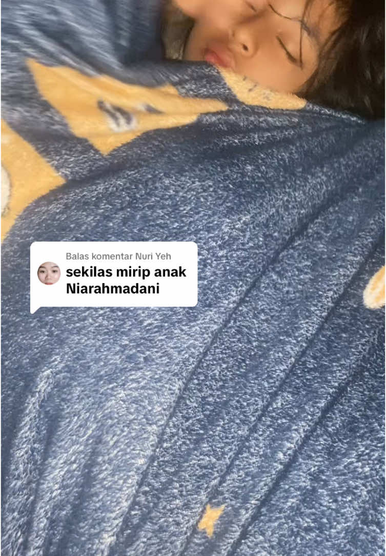 Membalas @Nuri Yeh jauh kak mirip drmnnya🤣#adayinmylife #minivlog #skincareanak #skincare #perlindungankulit #niaramadhani 