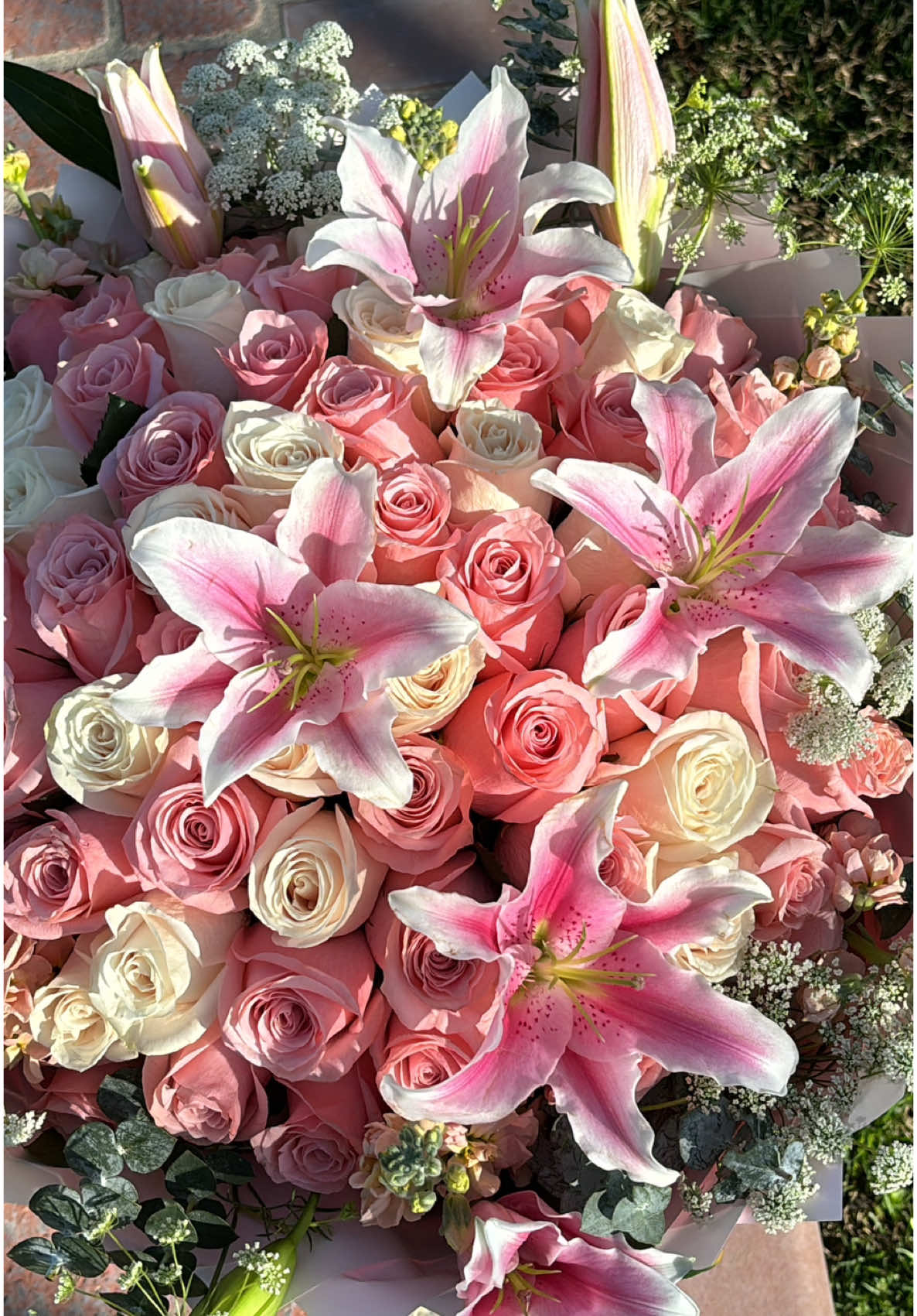 I am obsessed #lilies #lilybouquet #pinklily #coquette #pinkroses #mixedbouquet #foryoupage #fyp 