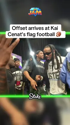 Offset arrives at Kai Cenat’s flag football 🏈  #kai #kaicenat #superbowlLIX #flagfootball #football #fyp #offset #migos Yh ik it’s quavo but correct me for engagement good boy 