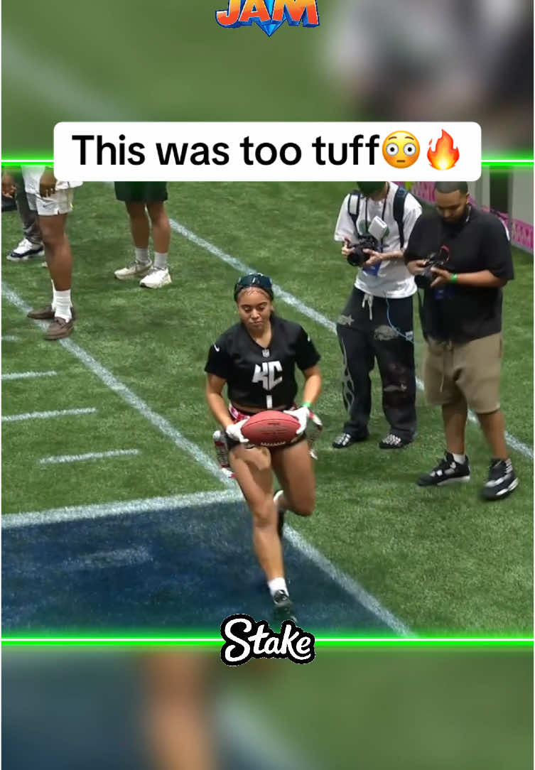 This was too tuff😳🔥 #fyp #superbowlLIX #flagfootball #football #plaqueboymax #nfl #speed #ishowspeed #kai #kaicenat 