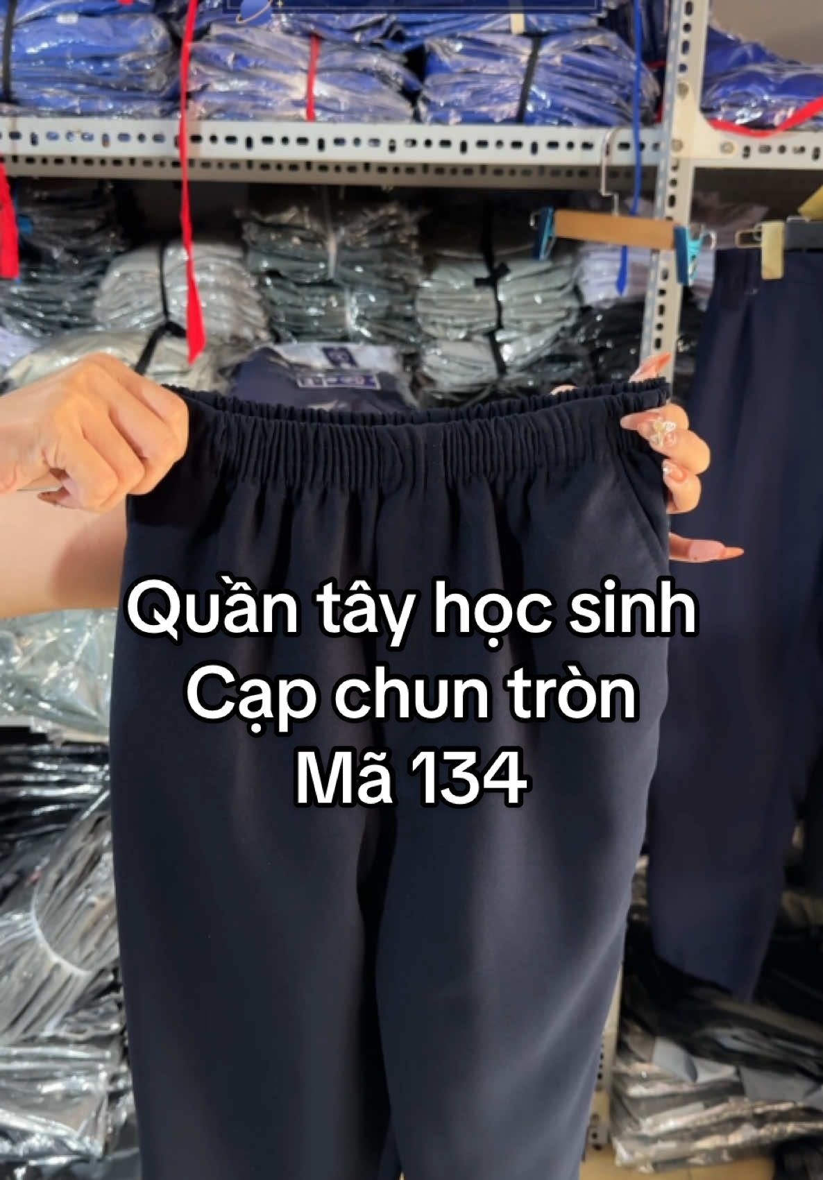 Quần tây học sinh nam lưng cạp chun tròn co giãn tốt với chất vải tuyết mưa và chất vải bố mềm mại.  mã #VNO134 #dongphuchocsinh #quanhocsinh #vuongnamonline 