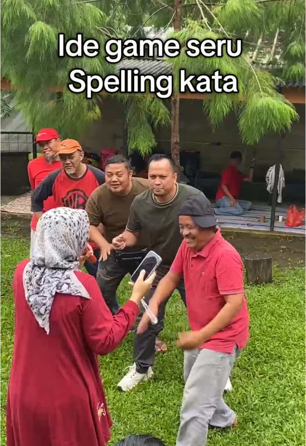 Ide game seru, tiap peserta mengeja kata yg disebutkan mc 🤭🤭😅😅 dijamin ngakak apalagi yg main ibu-ibu atau bapak-bapak 🤣🤣 #idegameseru #gathering #gameseru #grup #outing 