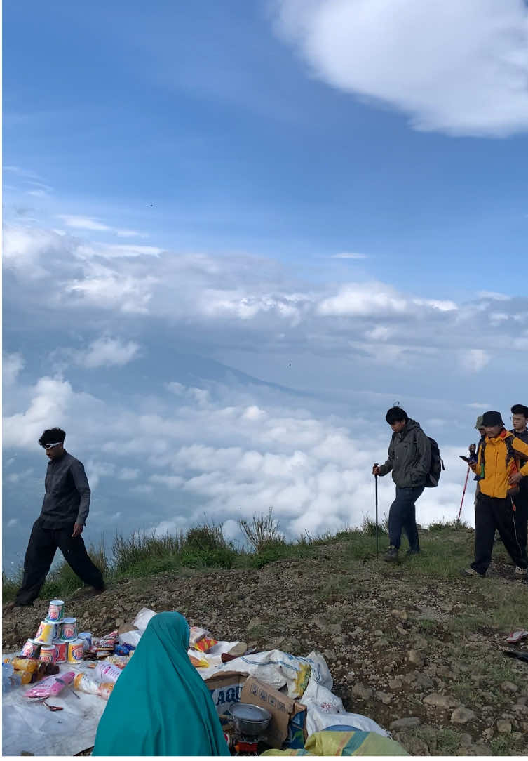 naik gunung sama kmu kapan?penanggungan tanggal 8 februari #penanggungan1653mdpl #penanggunganviatamiajeng #fyp #mountain #pendakigunung #bcaxyz 