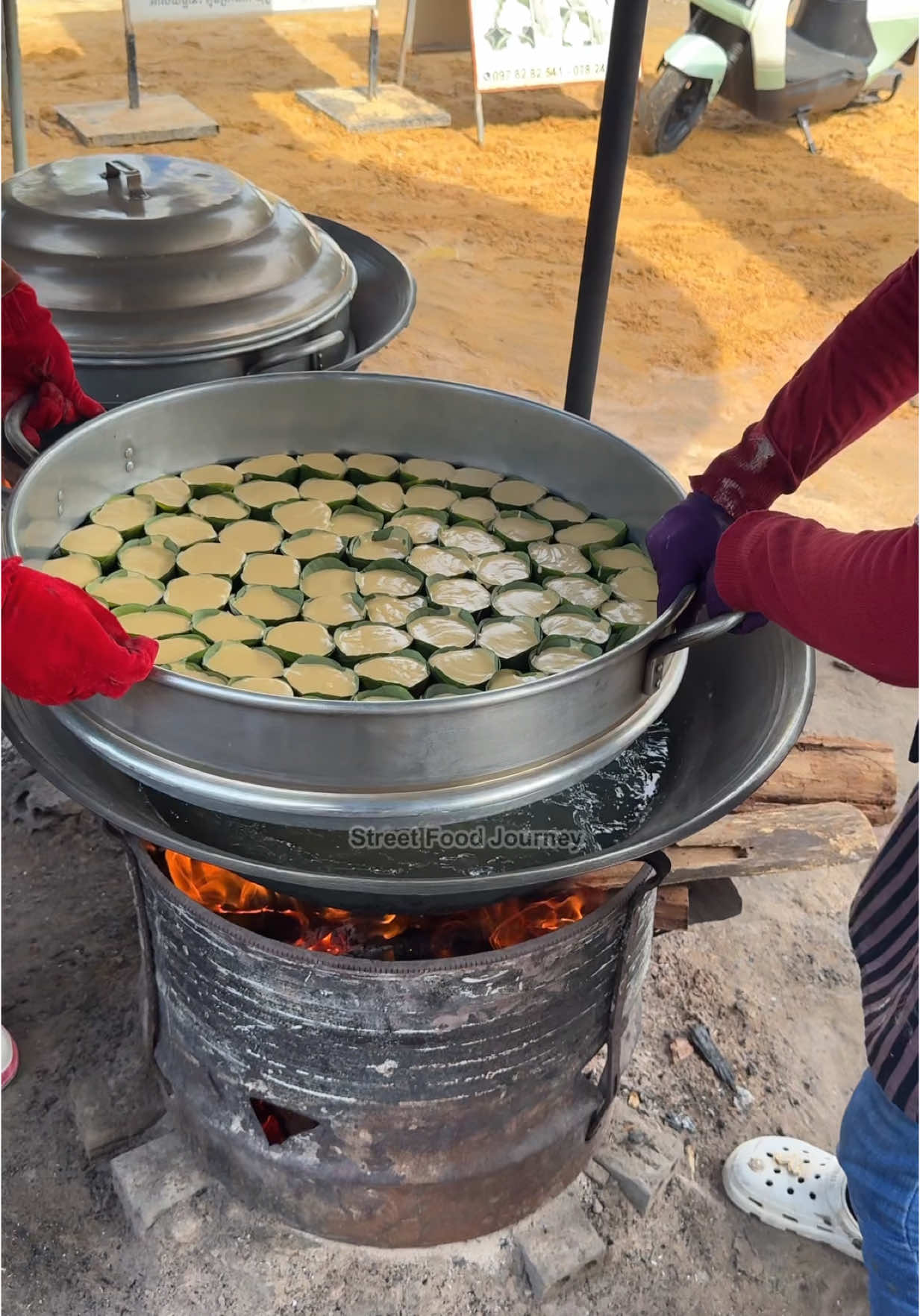 Making Of Sugar Palm Steamed Cake In Cambodia 🔍 Business name   អាកោត្នោតព្រះដាក់ សៀមរាប 📍Address Preah Dak, Cambodia  💵 Price  10.000 Riel/$ 2.50 USD #cake #Recipe #streetfood #cambodia 