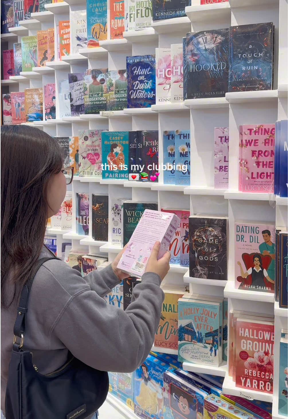 bookstore date: perfect for valentine’s day!! ❤️✨ @National Book Store 🫶🏻 #fyp #reading #BookTok #sulitsanbs #books #foryou #ValentinesDay #romance 