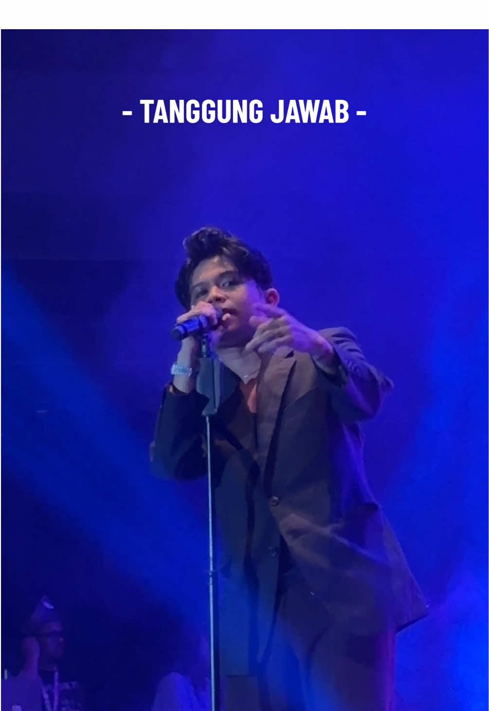 - TANGGUNG JAWAB - Konsernya udah seminggu yang lalu, tapi masih aja susah move on nya. Jadi kapan mau main ke pekanbaru lagi? 😍 @Uan kaisar @Juicy Luicy  #uankaisar #juicyluicy #tanggungjawab #pekanbaru #pekanbarukonser #konseruntukkorbansakithatipekanbaru #fyp 