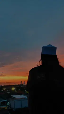 Apapun rintangannya percayalah kau akan tetap indah. #ukhsaficoplercommunity  #senja  #aksara #breettd 