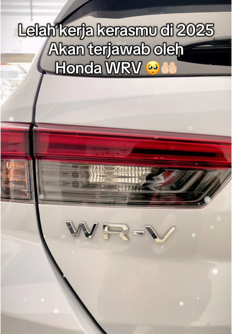 Di aamiinkan dulu ya allah , kerja kerasku terbayar oleh Honda WRV 😇🤲🏻 Yuk yg mau Honda tanya2 dulu ya gaiss 😊🙏🏻 #hondawrv #hondawrvrs 