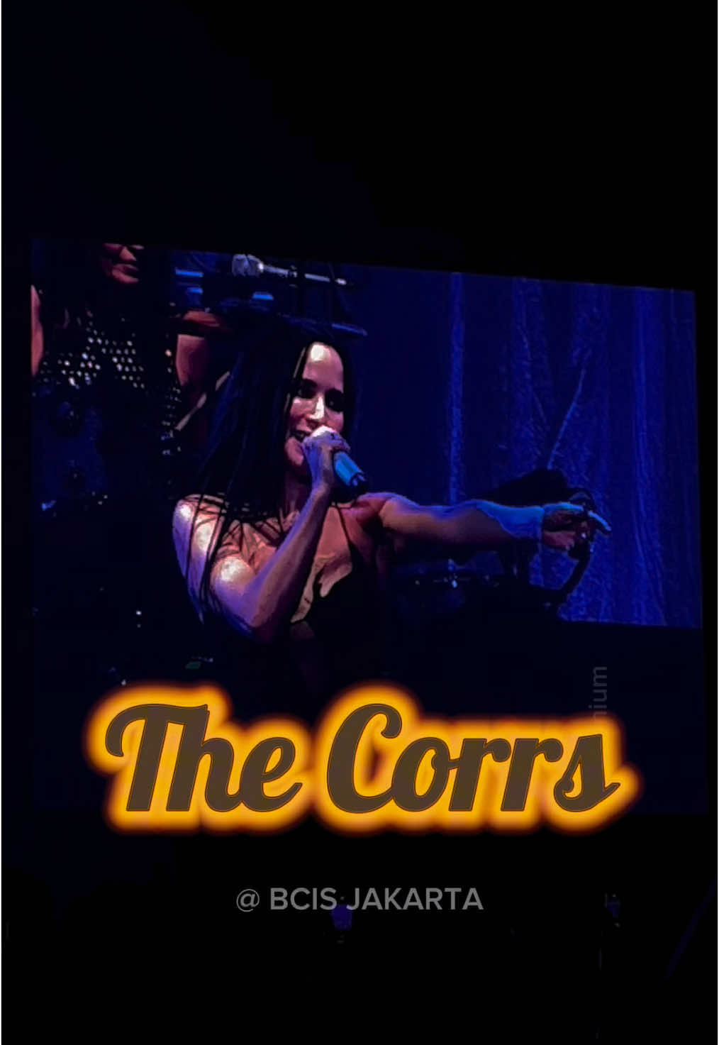 “RUNAWAY” The Corrs saat tampil di Jakarta, 8 Februari 2025… #fyp #thecorrs #thecorrsjakarta #viraltiktok #runaway #concert #thecorrsconcert #bcis #beachcityinternationalstadium #pantauanhape #08022025 