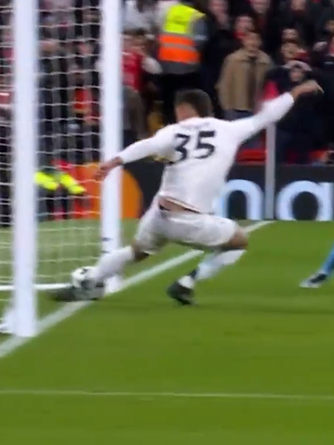 Raúl Asencio is a TOP CLASS Defender. Full video on my YT channel. #asencio #raulasencio #realmadrid #skills #goals #footballtiktok