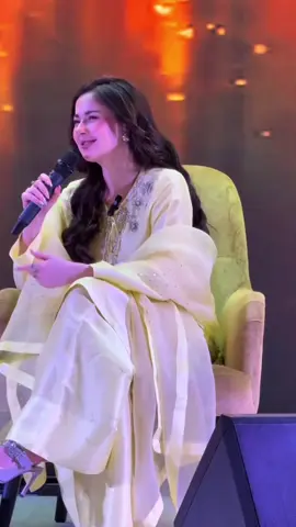 Hania amir in london ♥️🥀 #CapCut #haniaamirofficial 